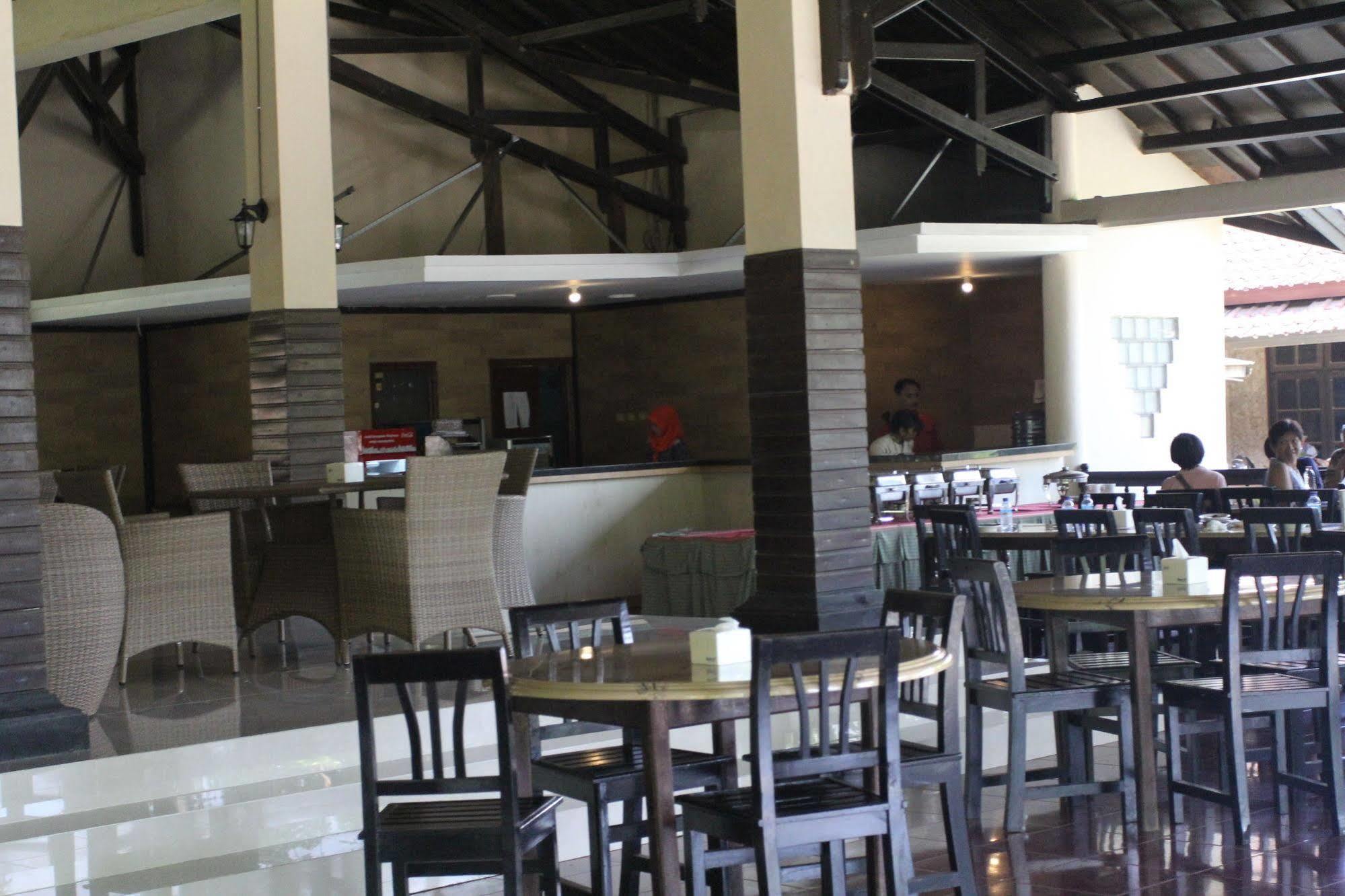 Kuta Indah Hotel Exterior photo