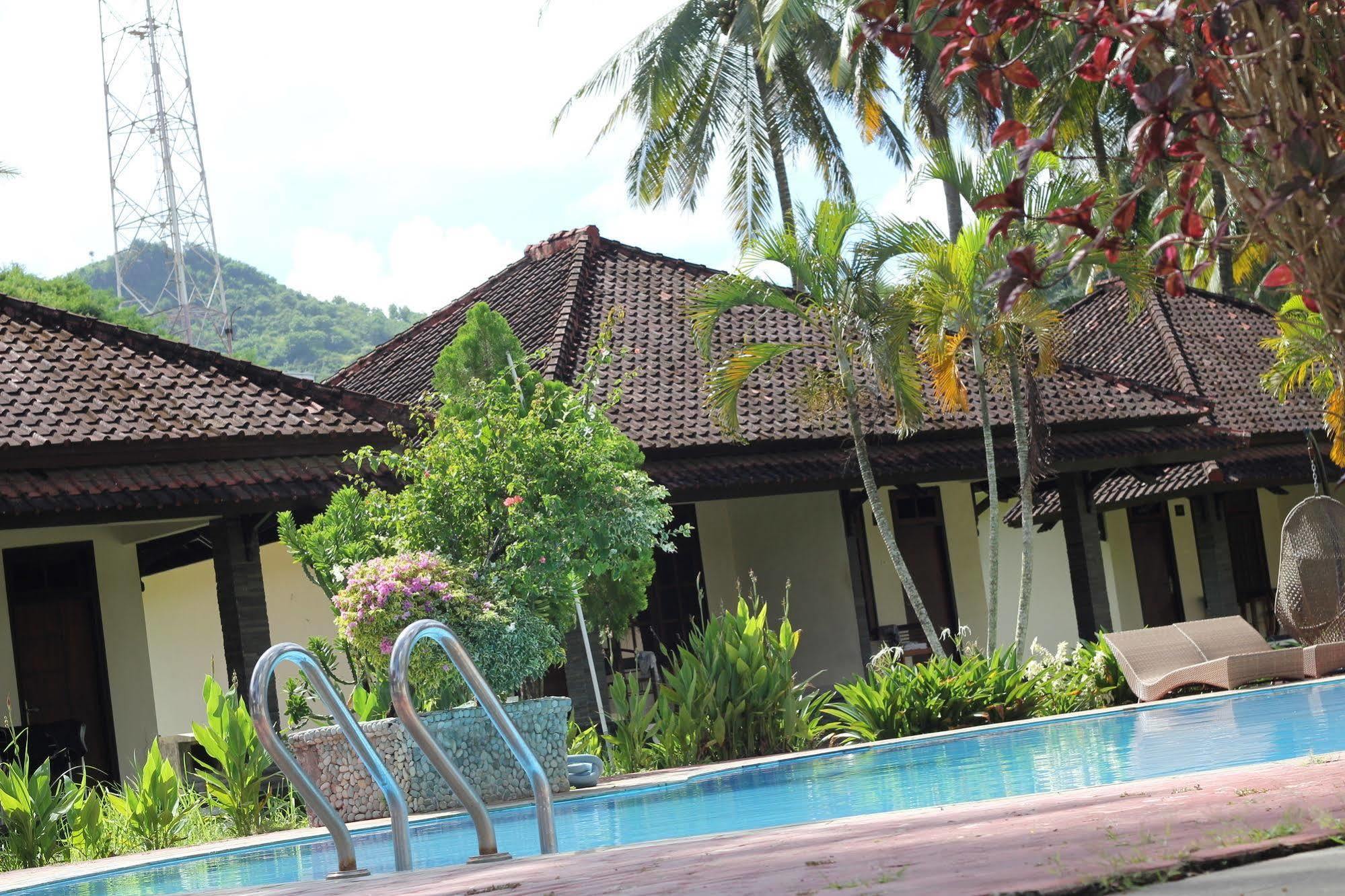 Kuta Indah Hotel Exterior photo