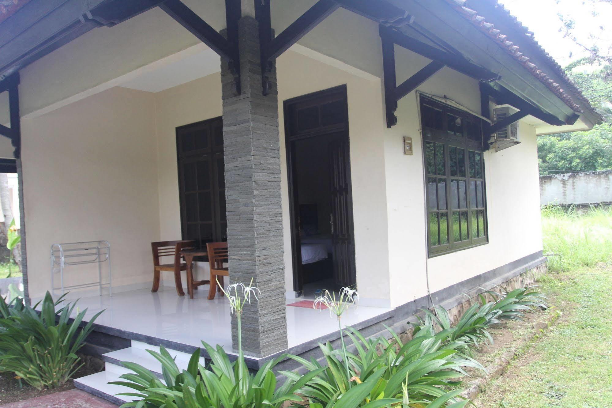 Kuta Indah Hotel Exterior photo