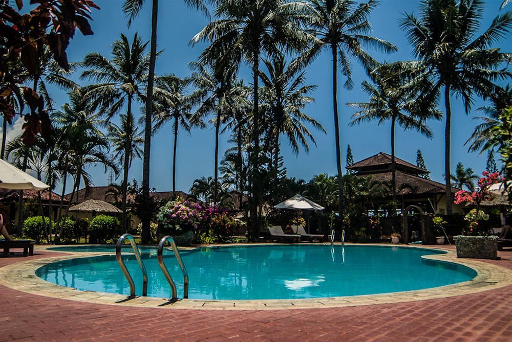 Kuta Indah Hotel Exterior photo