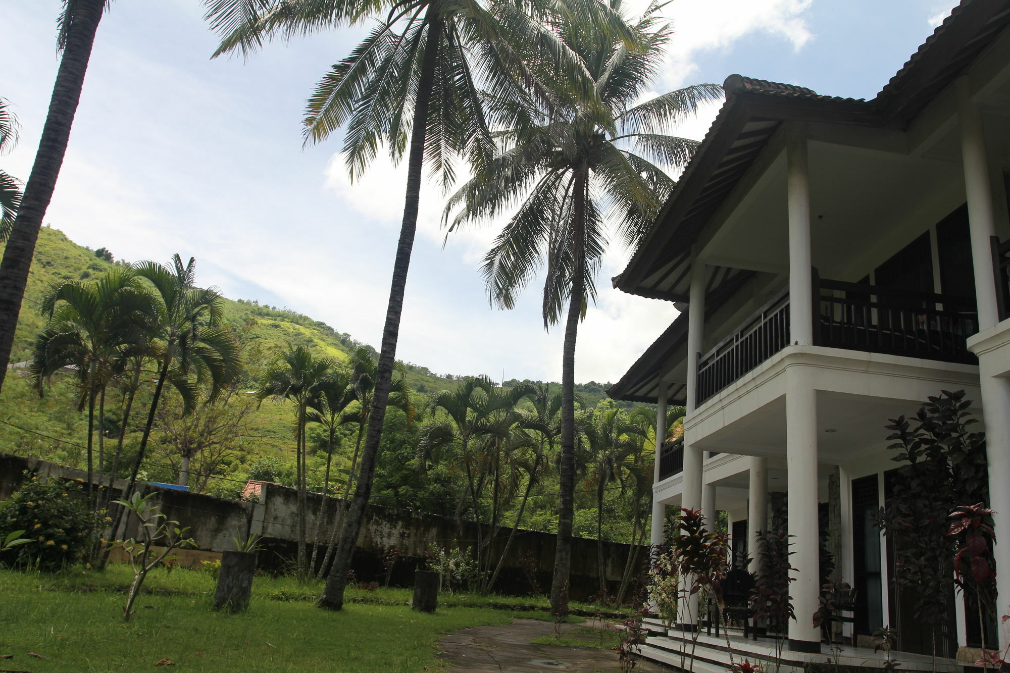 Kuta Indah Hotel Exterior photo